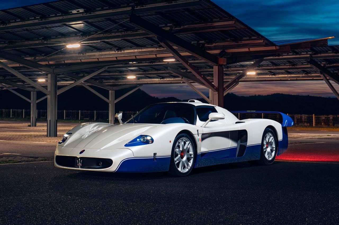 画像 : 1番目の画像 - 【画像11枚】マセラティ「MC12」の相場は“お買い得”な1億円 - Webモーターマガジン