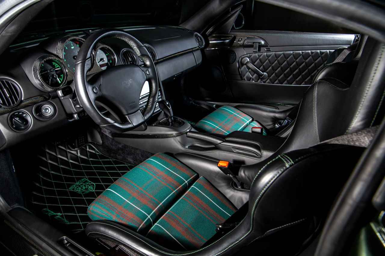 画像 : 4番目の画像 - 【画像11枚】ルーフ「CTR3 クラブスポーツ」のフルカーボンボディほか - Webモーターマガジン
