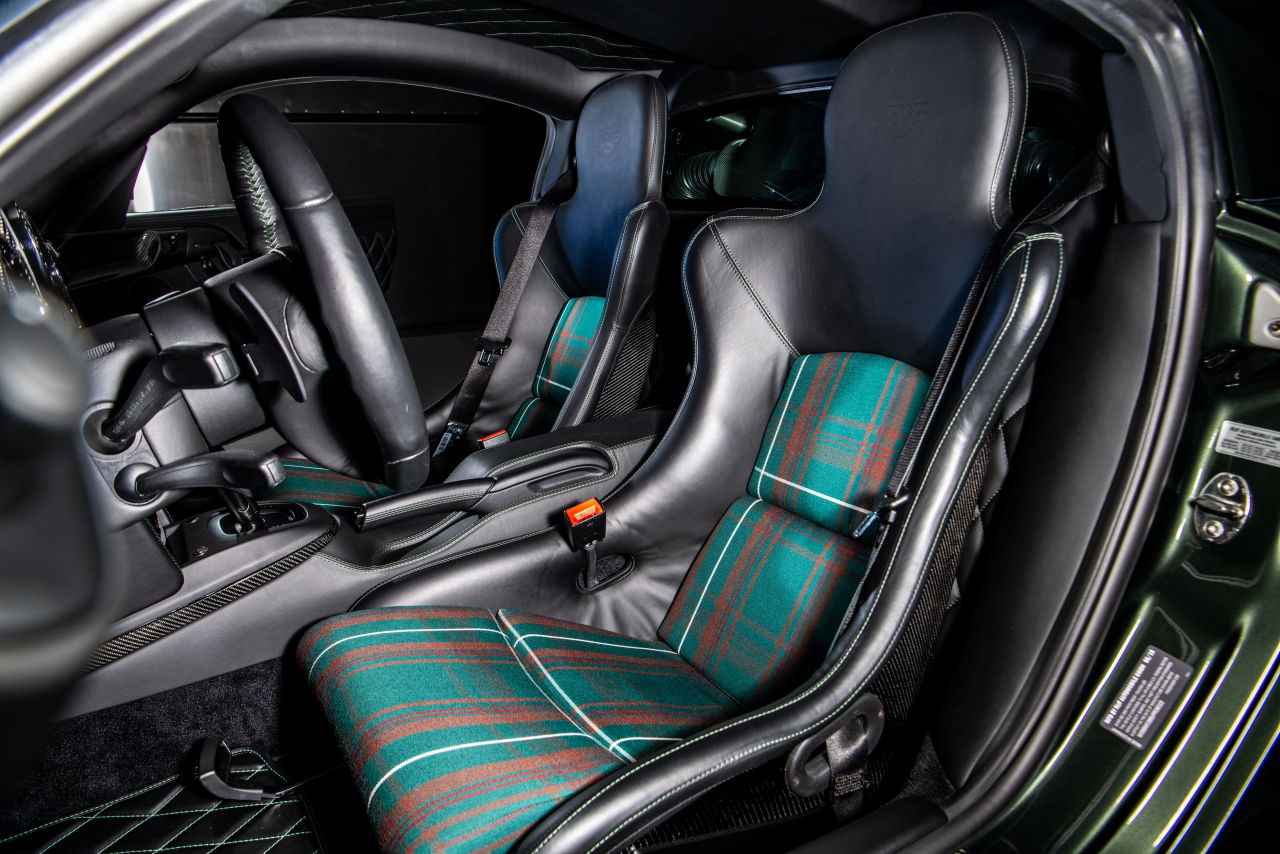 画像 : 5番目の画像 - 【画像11枚】ルーフ「CTR3 クラブスポーツ」のフルカーボンボディほか - Webモーターマガジン