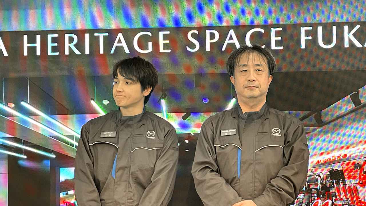 画像: 「マツダ ヘリテージスペース深川」の専属スタッフ、山ノ井さん（左）と立石さん（右）。