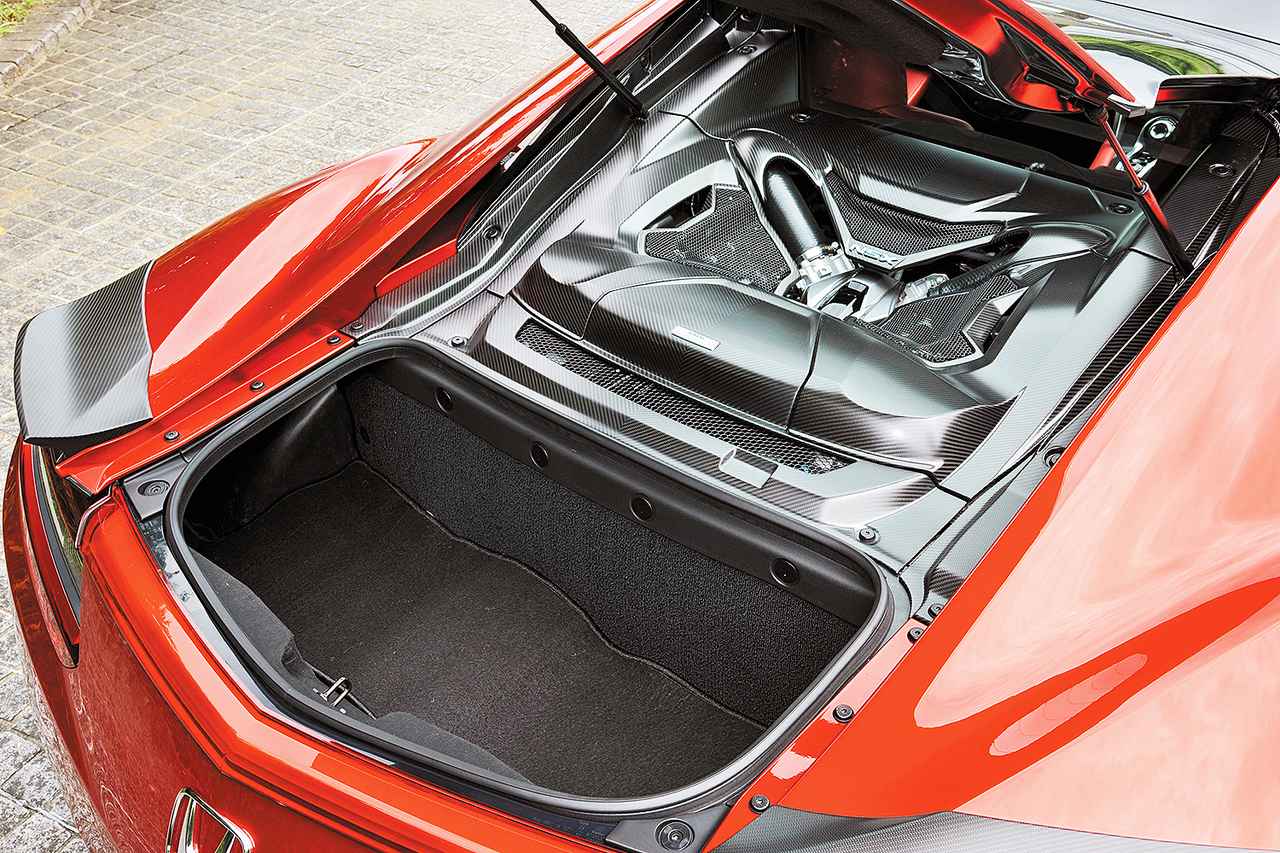 画像: リアミッドには3.5LのV6 DOHCツインターボエンジンと1モーターを搭載。さらに大容量のトランクスペースも確保。