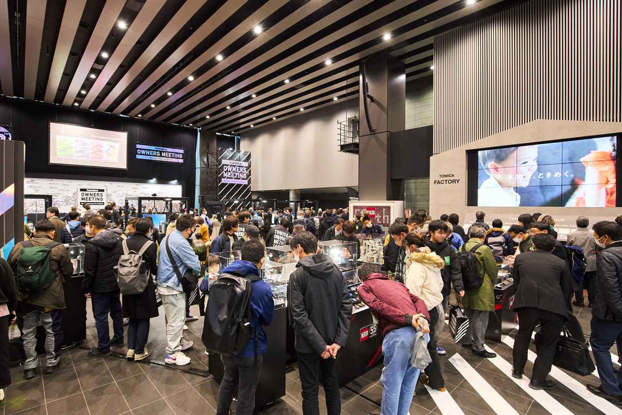 画像: 2025年12月5日～7日にかけて、東京「AKIBA_SQUARE」で開催された「トミカ」初のファン感謝祭「TOMICA OWNERS MEETING」の様子。 © ＴＯＭＹ