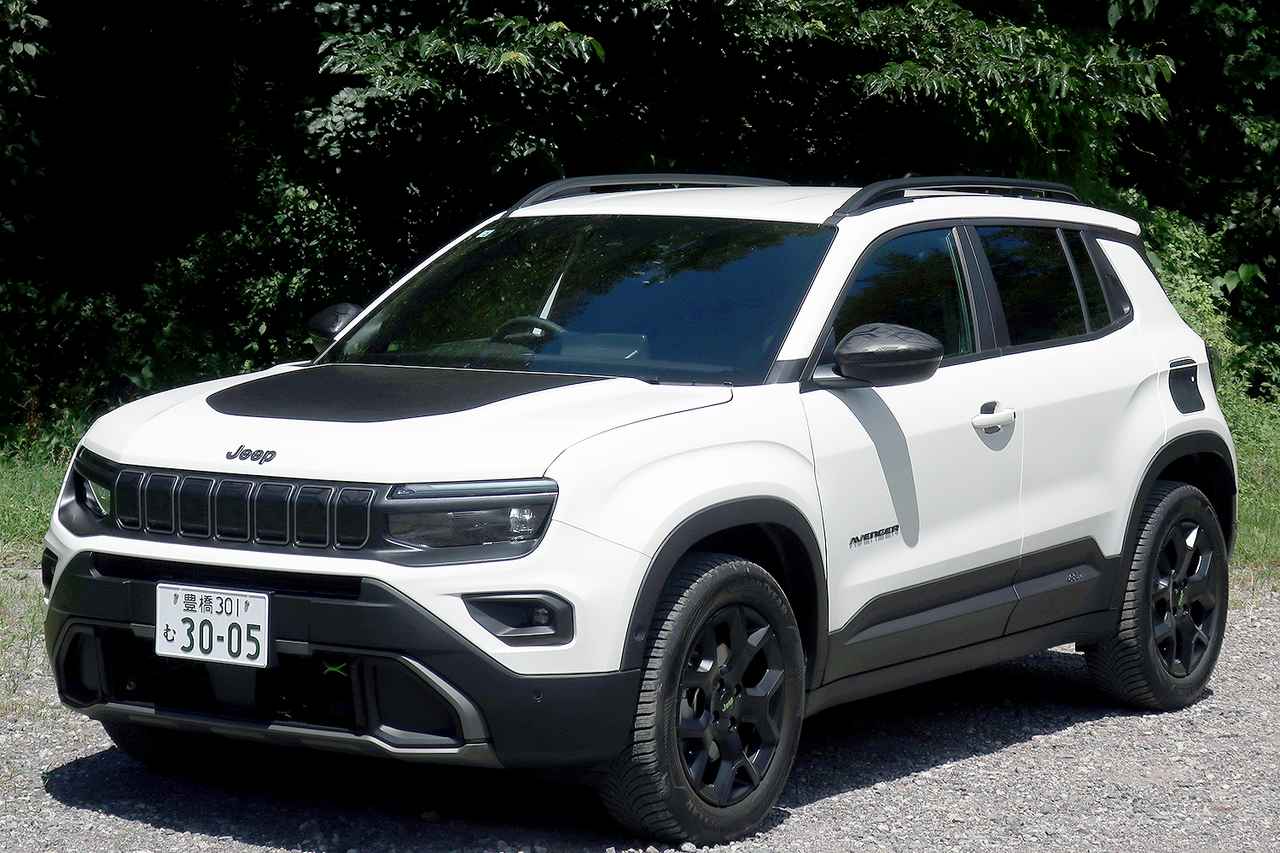 画像: 試乗車は、フロントグリルやボンネットフードにグラフィック、ドアミラーカバーやフュエルリッドガーニッシュなど、「Xカモ」アクセサリーを装着。