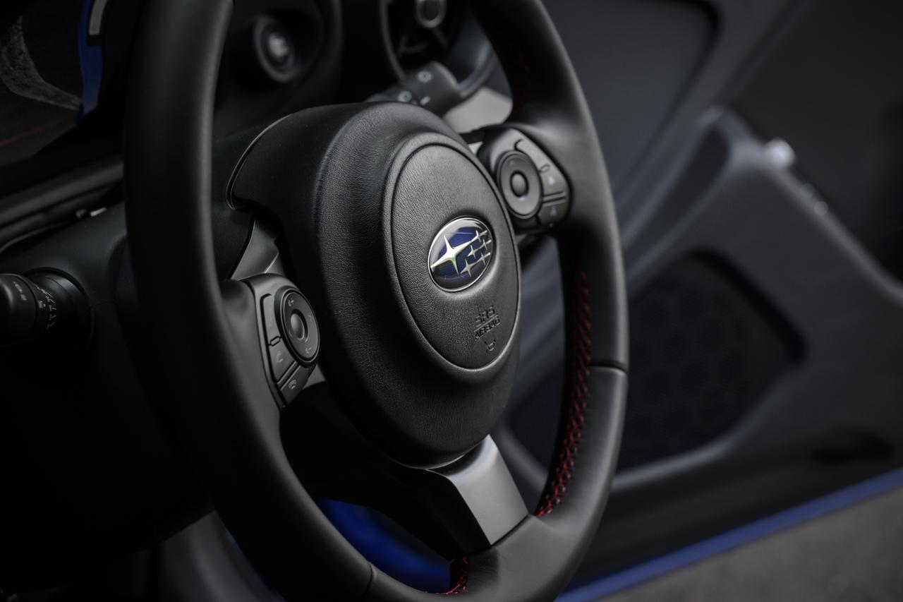 画像: スバル BRZは、絶対的な速さよりも運転することそのものを楽しませてくれるピュアスポーツカー。その他の国産スポーツカーについては、発売中のMotor Magazine2026年9月号をご覧あれ。