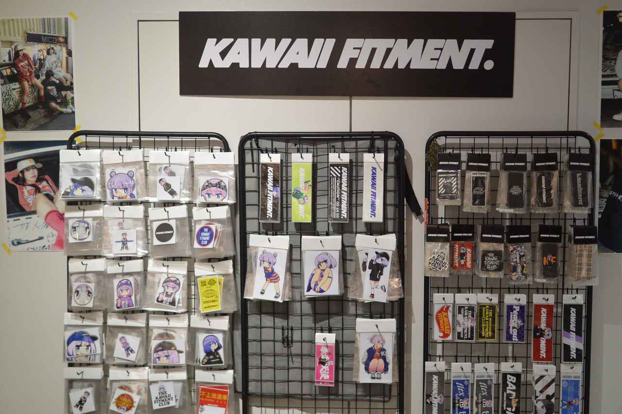 画像: もちろん、ステッカーもバリエーション豊富な人気商品。このあたりは大昔の街道レーサーチーム的ニュアンスだろうか。