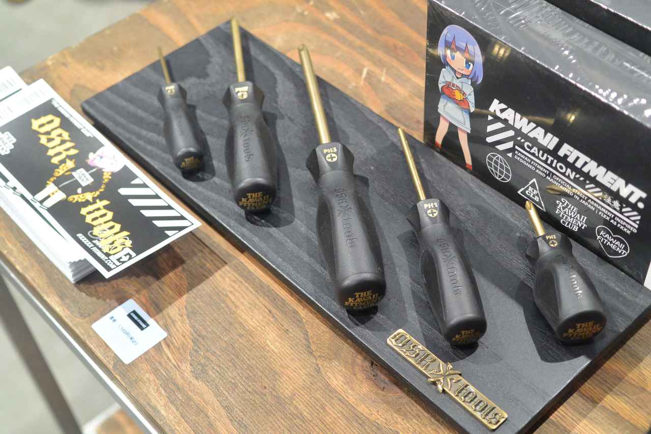 画像: アメリカでは定番のOSK TOOLとのコラボレーショングッズもお目見え。単なるアパレルブランドとは大きく違うポイントだろう。