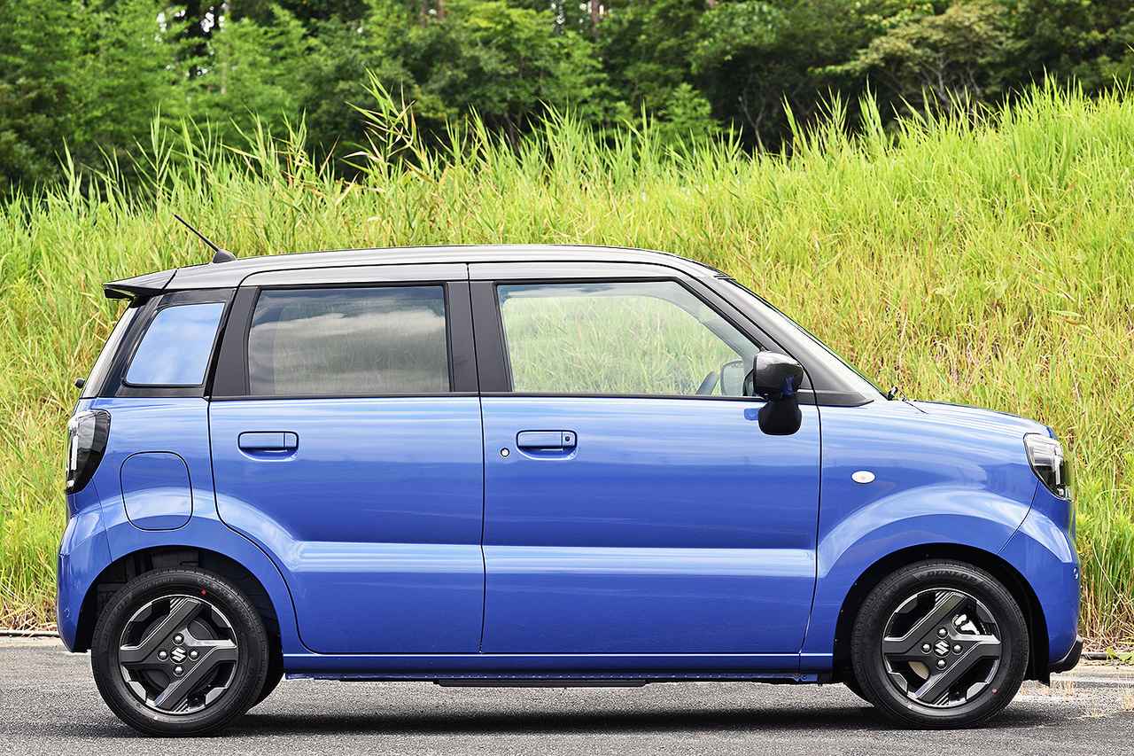 画像: 全高は1625mmのハイトワゴン スタイル。浮遊感のあるルーフで軽やかさを強調している。