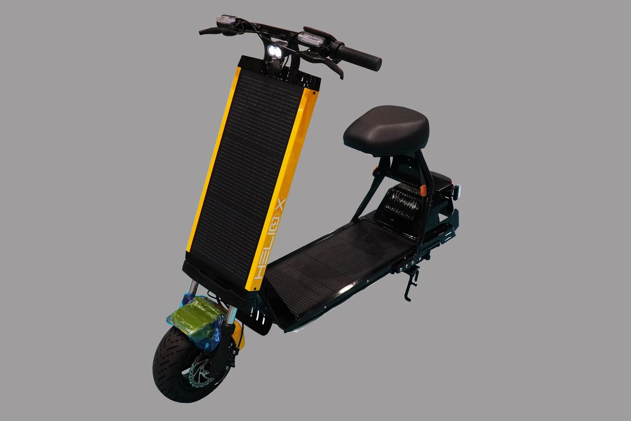 画像: ソーラーパネル搭載のEVバイク「AGAO」に注目。1日15km分を自動充電できる「走る蓄電池」 - スマートモビリティJP