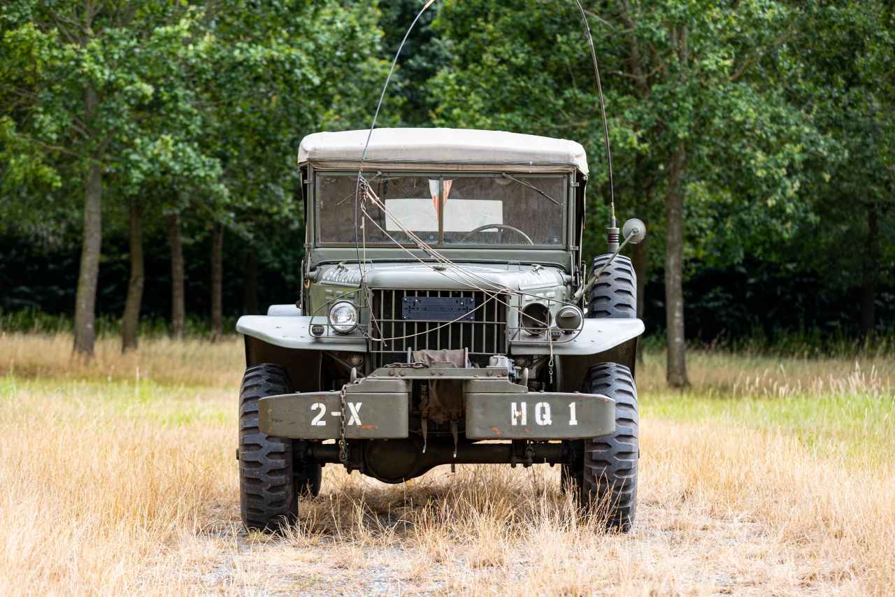 画像: 車幅2.1メートル程度と、ウィリスよりもかなり大きな車体。それゆえ、無線機や火器の積載に重宝されました。