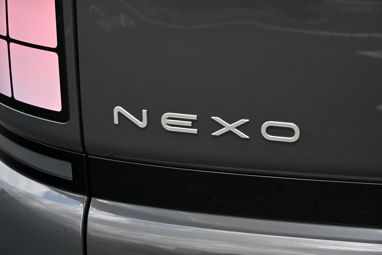 画像: 2世代目となるNEXO。コンセプトモデル「INITIUM（イニシウム）」のデザイン言語「Art of Steel」が採用されている。