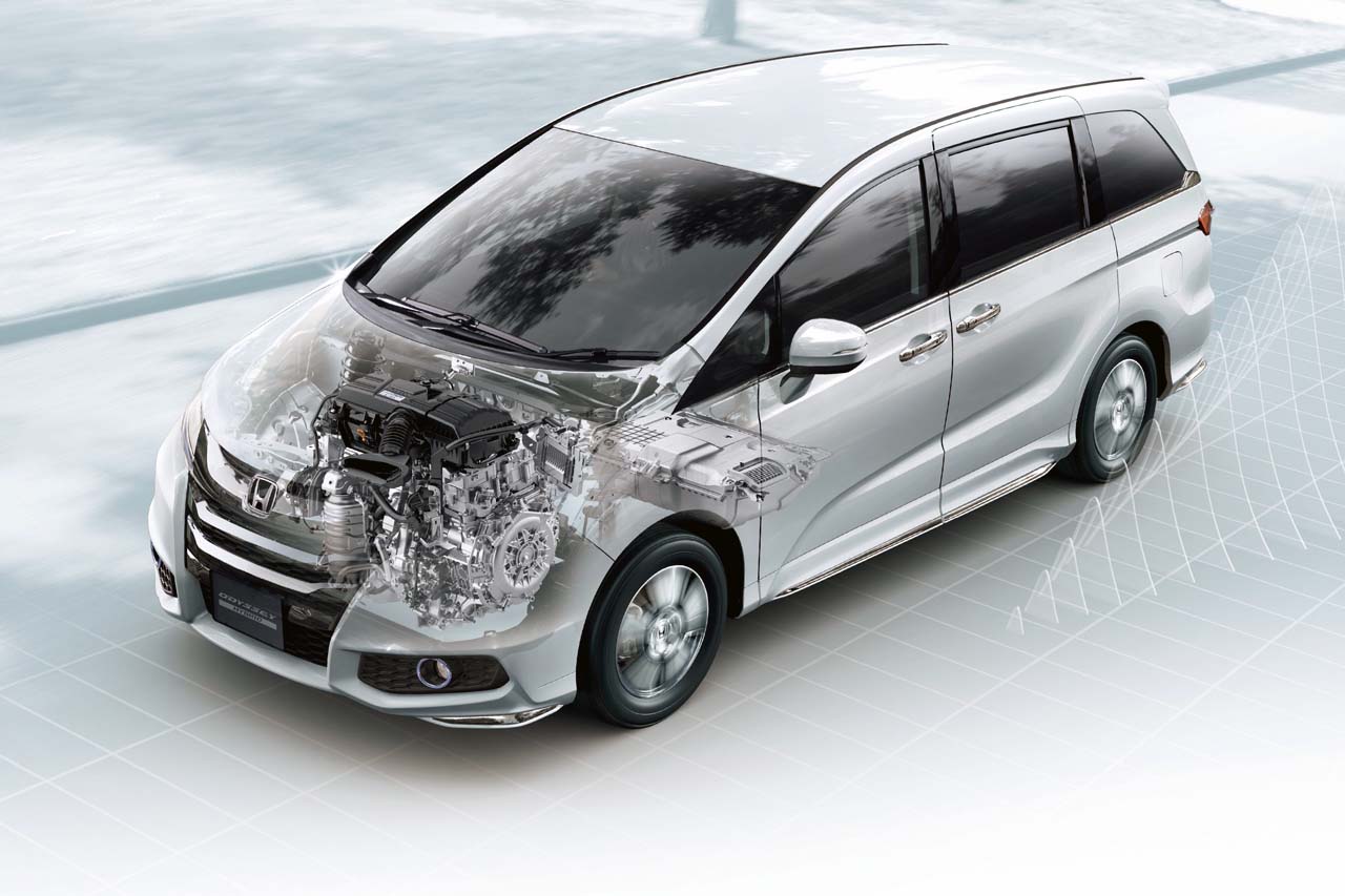 画像: 2016年2月に追加されたハイブリッドモデル。2モーターシステム「SPORTS HYBRID i-MMD」を搭載し、優れた環境性能と滑らかで力強い走りを実現。上級ミニバン市場での存在感を一気に高めた。