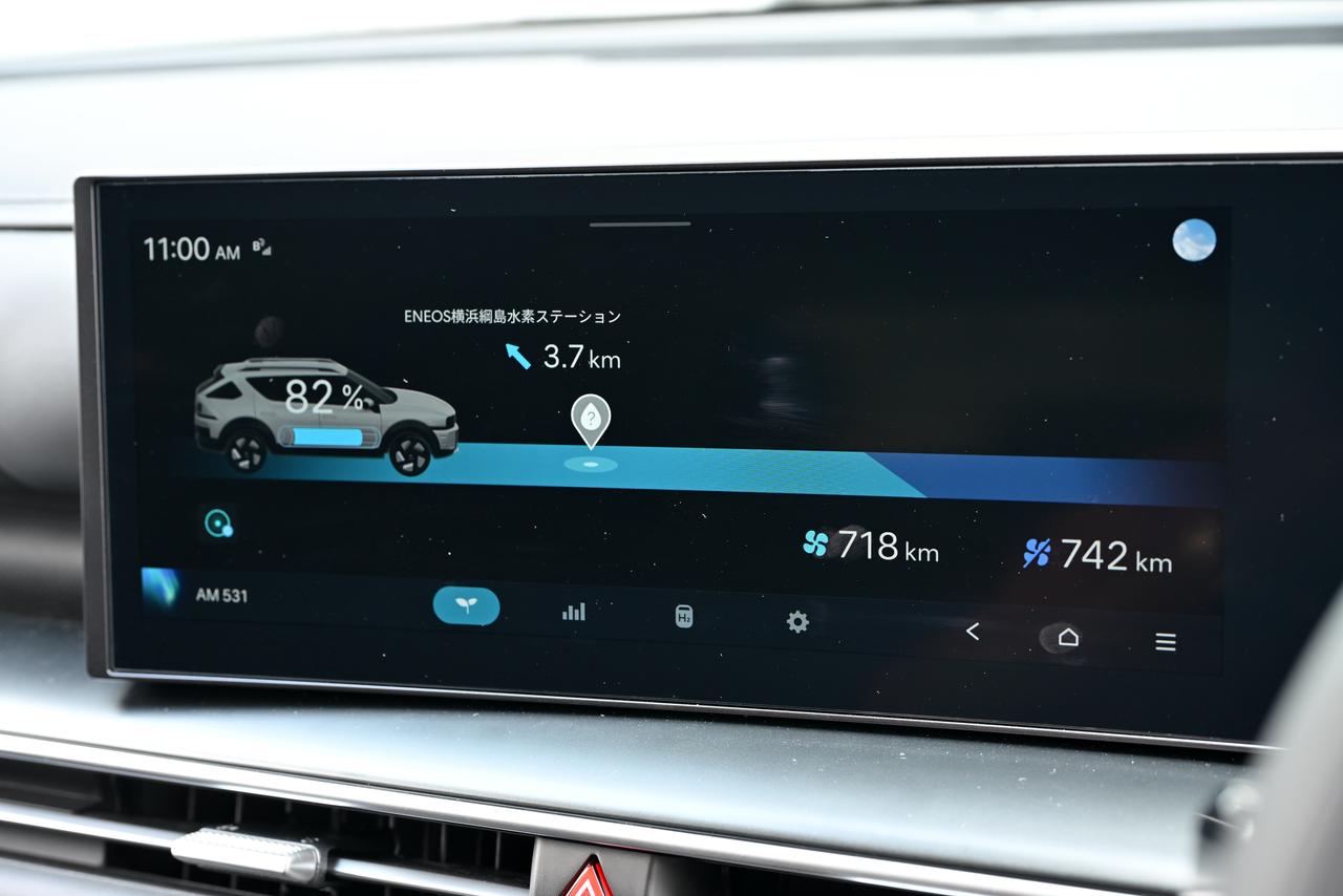 画像: 水素残量82%で走行可能距離が718km(エアコン使用時)と表示される。これだと1%あたり約8.8km走れることになるので水素残量100%では約880km走れる計算になる。