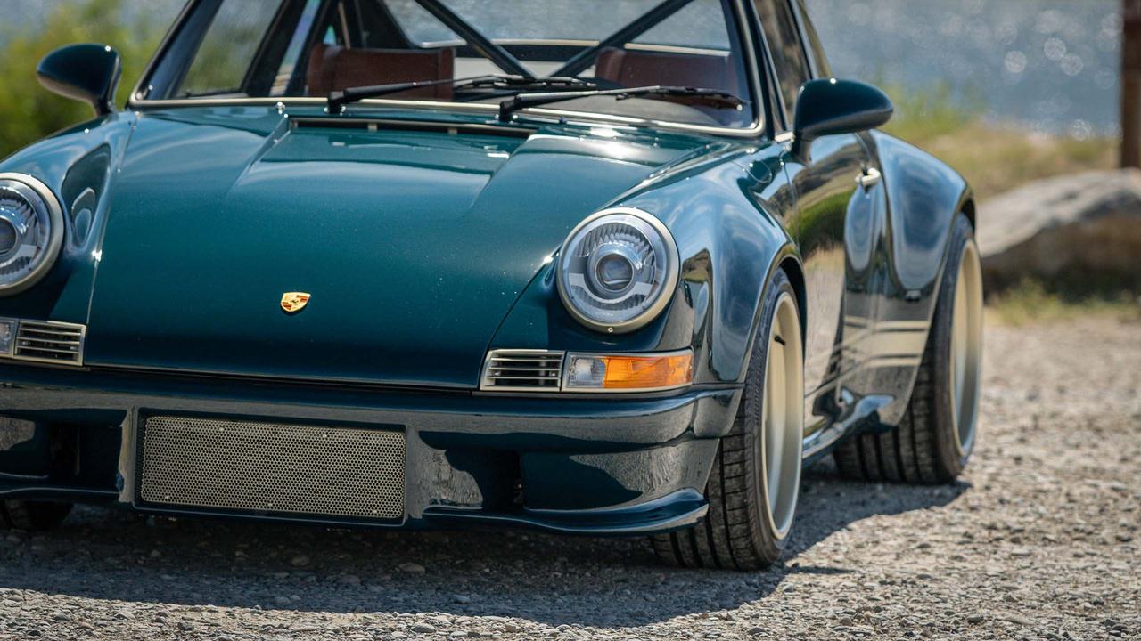 画像: 「1億円切りは安いね」最新911GT3 RSを空冷で超える?! 英国のファクトリーで911ナローをベースに25台が製作された「ヨーロピアンRS」 - Webモーターマガジン