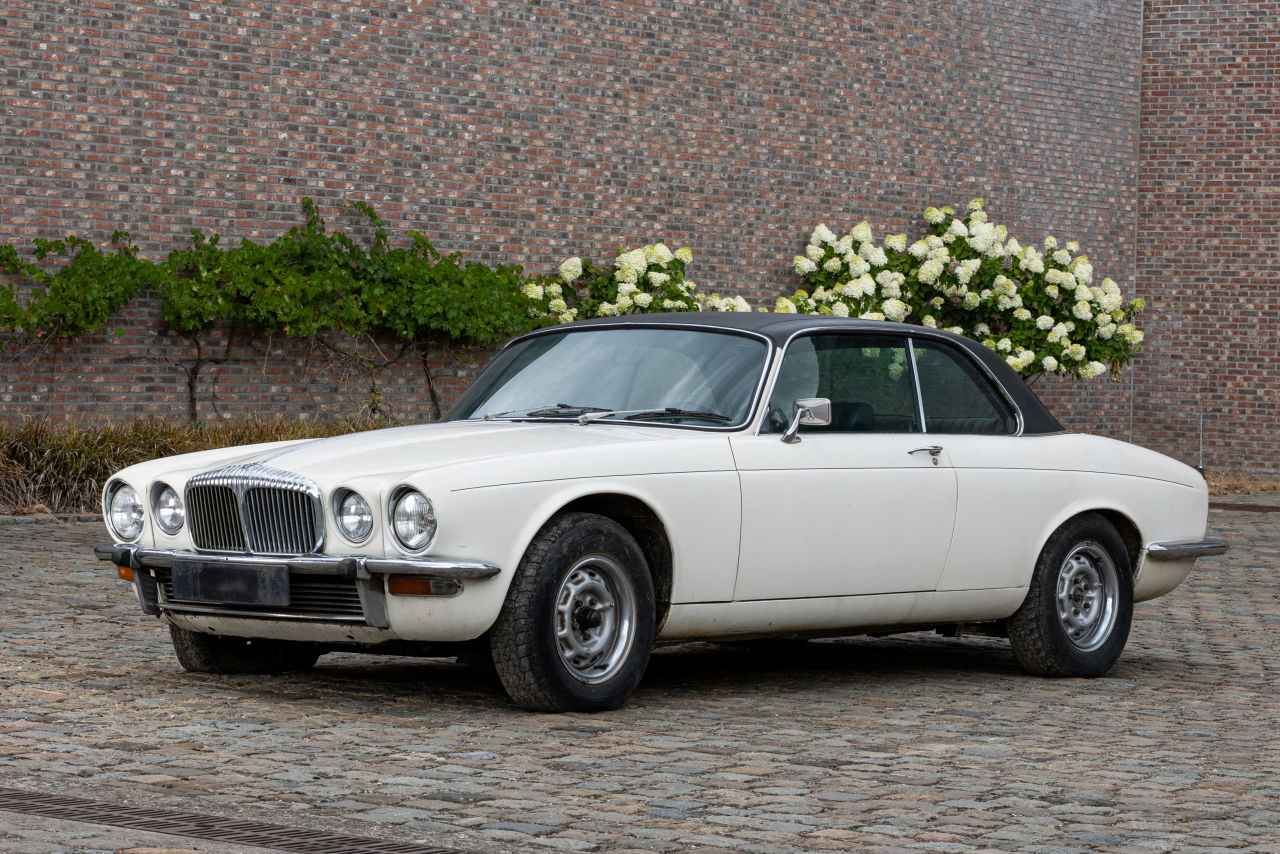 画像: ダイムラー・ソブリン・シリーズ２・クーペは1975年に販売開始。こちらのサンプルは77年モデルながら、走行距離は5万キロ程度。