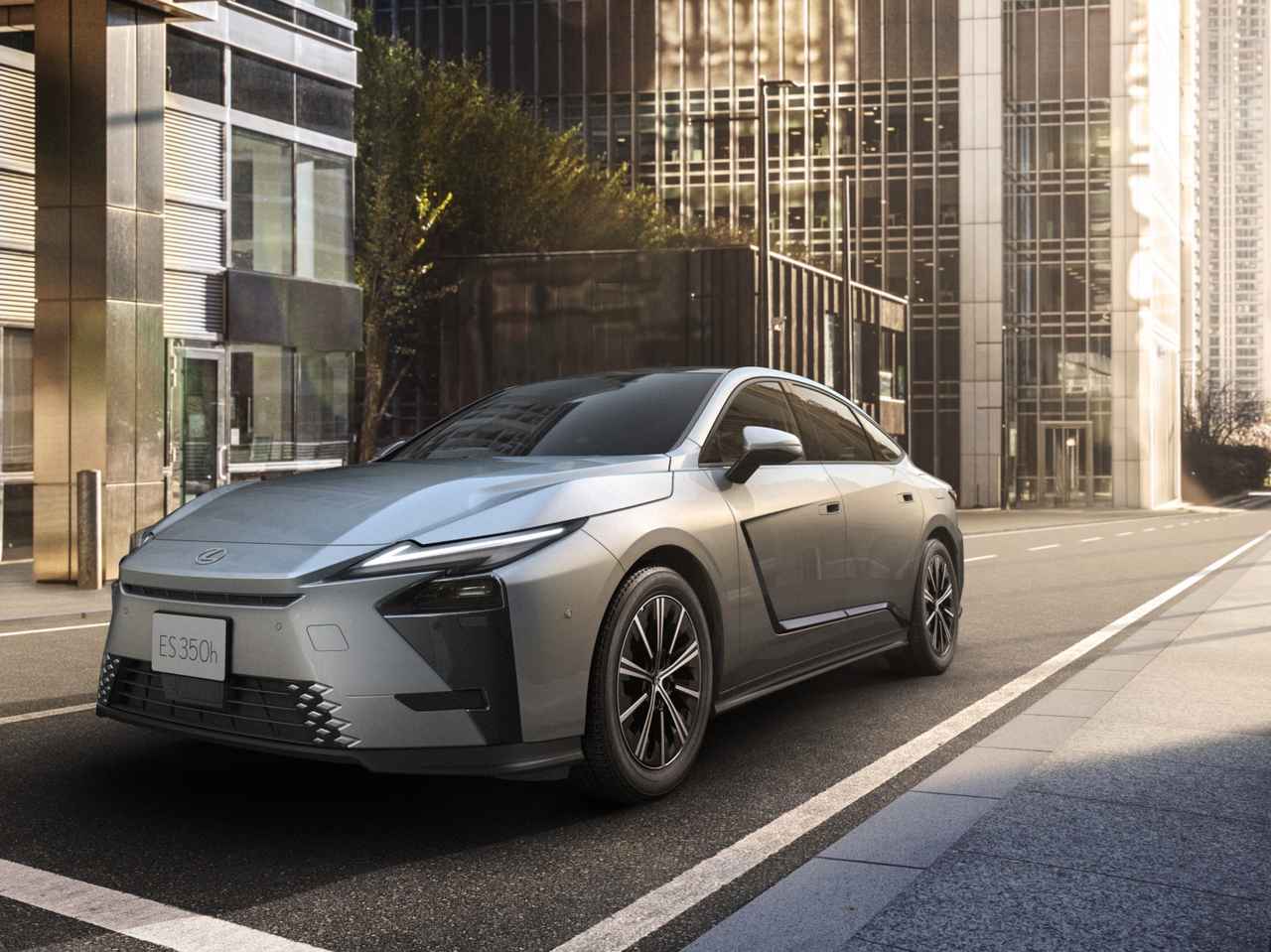 画像: 【レクサス新型ES登場】航続670kmのBEVも設定! 伝統の静粛性と次世代デザインが融合したラグジュアリーセダンの本命 - Webモーターマガジン