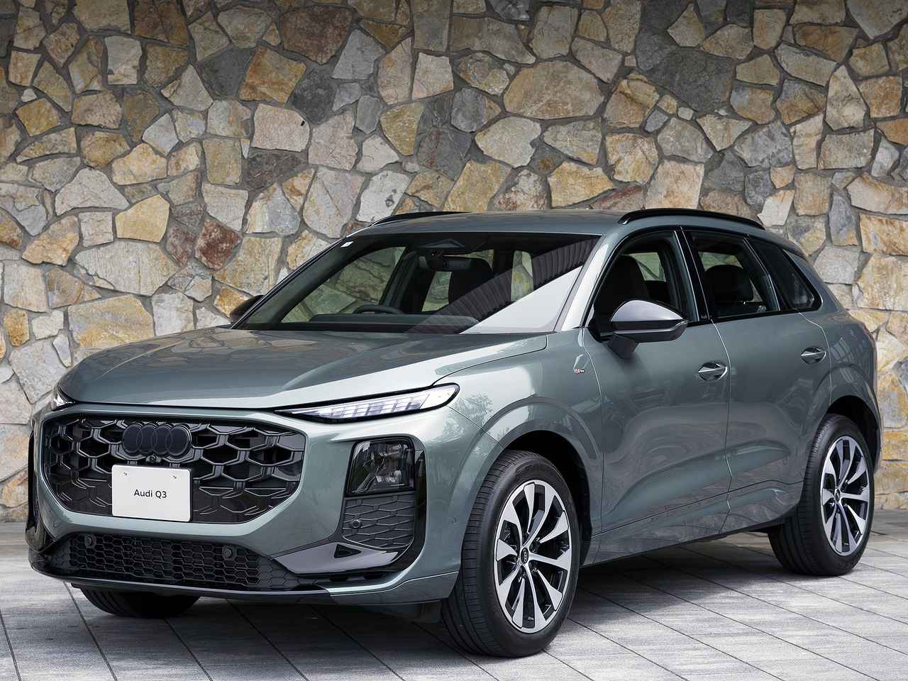 画像: 【写真蔵】第3世代へフルモデルチェンジした「アウディ Q3」、上品な外観の中にある初代クワトロを彷彿とさせるデザイン - Webモーターマガジン