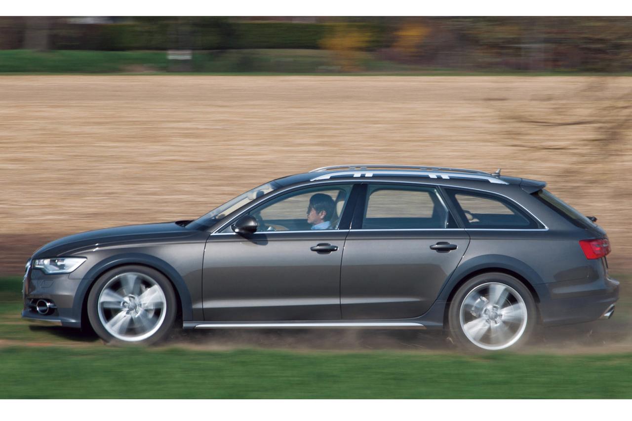画像: ベースとなるA6アバントの車高を60mmアップ、さらに前後のオーバーフェンダーやダブルバーのルーフレールで個性的な存在感を放っている。