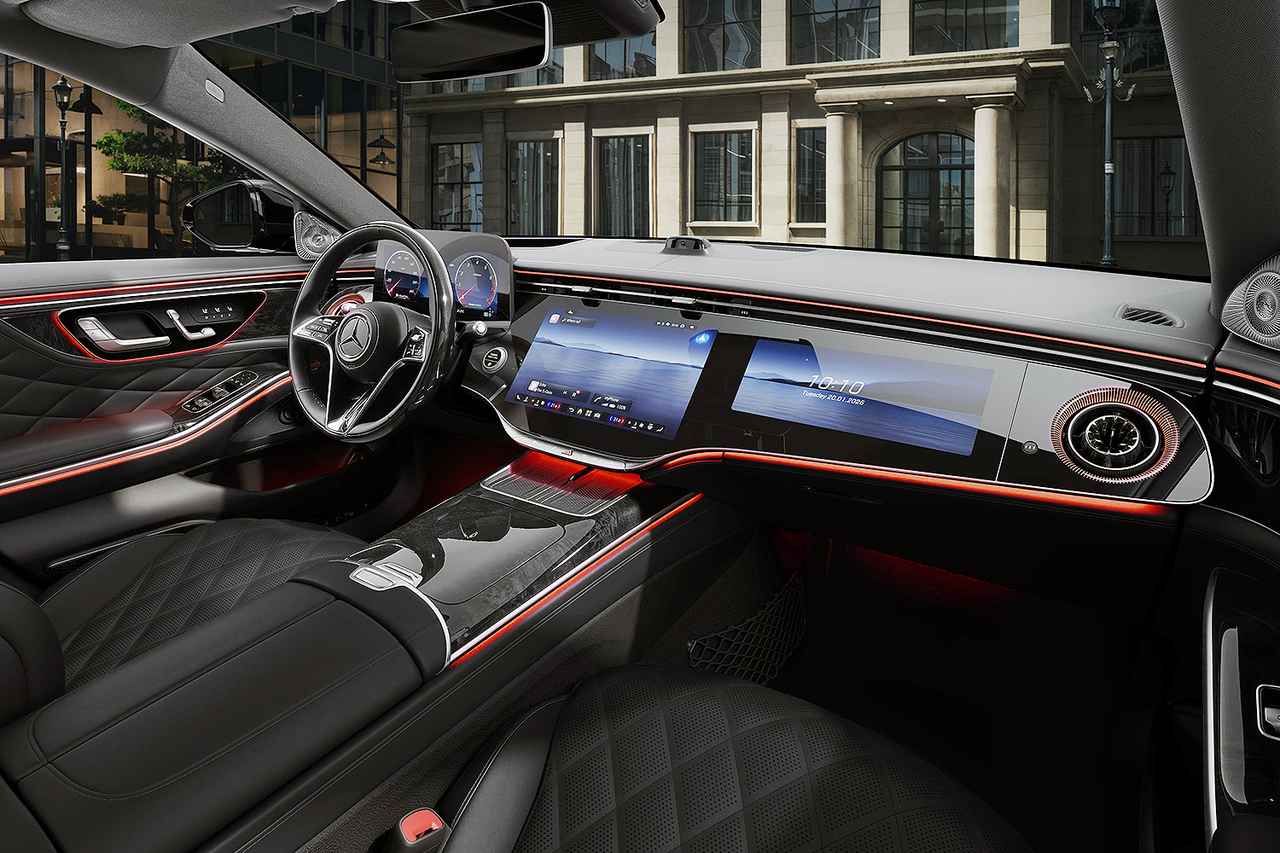 画像: メルセデス・ベンツ S500 4マティック ロングのインテリア。MBUX スーパースクリーン(メディアディスプレイ:14.4インチ、助手席用ディスプレイ:12.3インチ)を標準装備。