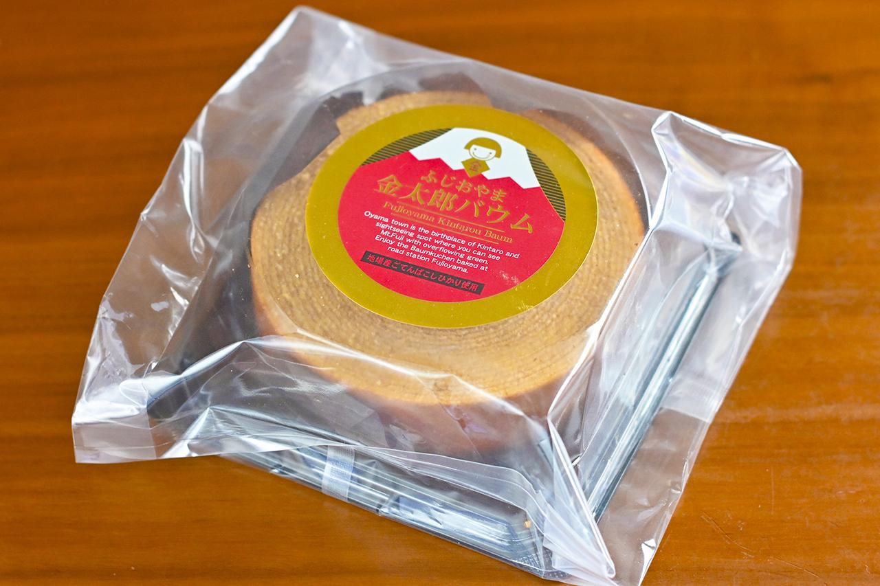 画像: 鮎沢PA（上り）でおみやげとして大人気の「金太郎バウム」（スマートS：950円）。