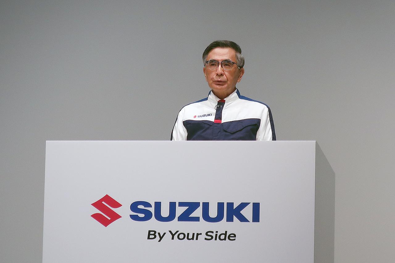 画像: 「10年先を見据えた技術戦略 2026」を発表する、スズキの鈴木俊宏 代表取締役社長。