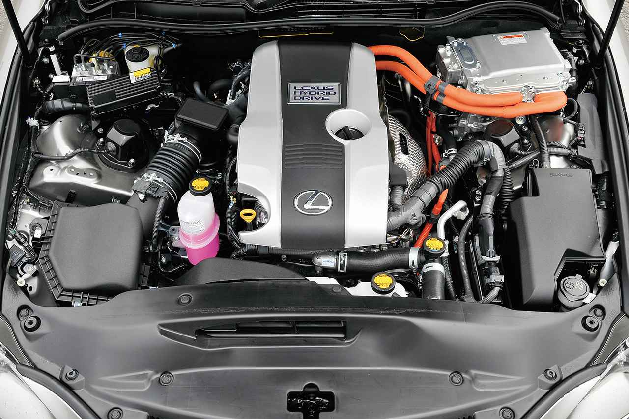 画像: IS300hのハイブリッドシステムは、クラウンと同じ2.5L 直4とモーターを組み合わせ、システム最高出力は220psを発生しながら、JC08モード燃費は23.2km/Lを達成。