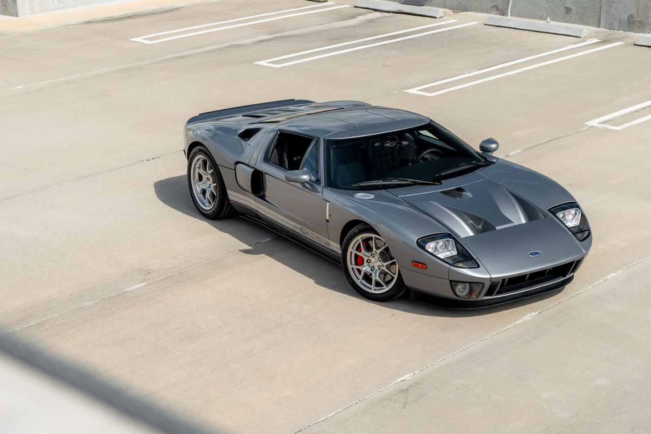 画像3: フェラーリを打ち破った栄光のGT40から38年後に……フォードGTで蘇る伝説のシルエット