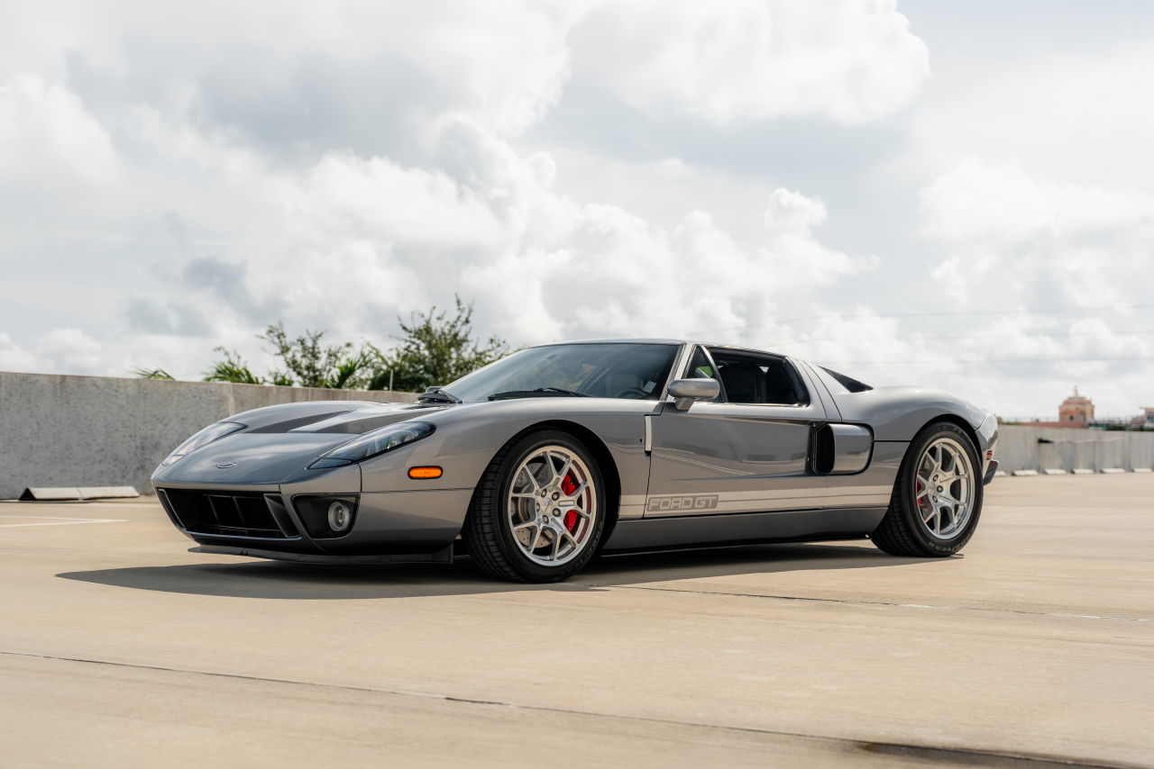 画像 : 1番目の画像 - 【画像13枚】車高44.3インチの「フォードGT」 - Webモーターマガジン