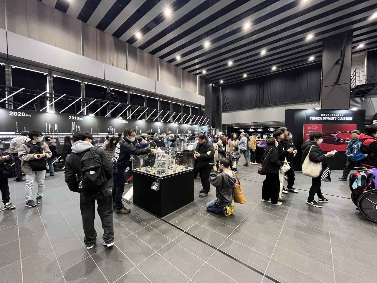 画像: トミカブランド55周年の記念イベントとして、2025年12月に開催された「TOMICA OWNERS MEETING」。大人のファンに向けた初のイベントということもあり、事前予約のチケットは完売となる盛況ぶりだった。 © TOMY