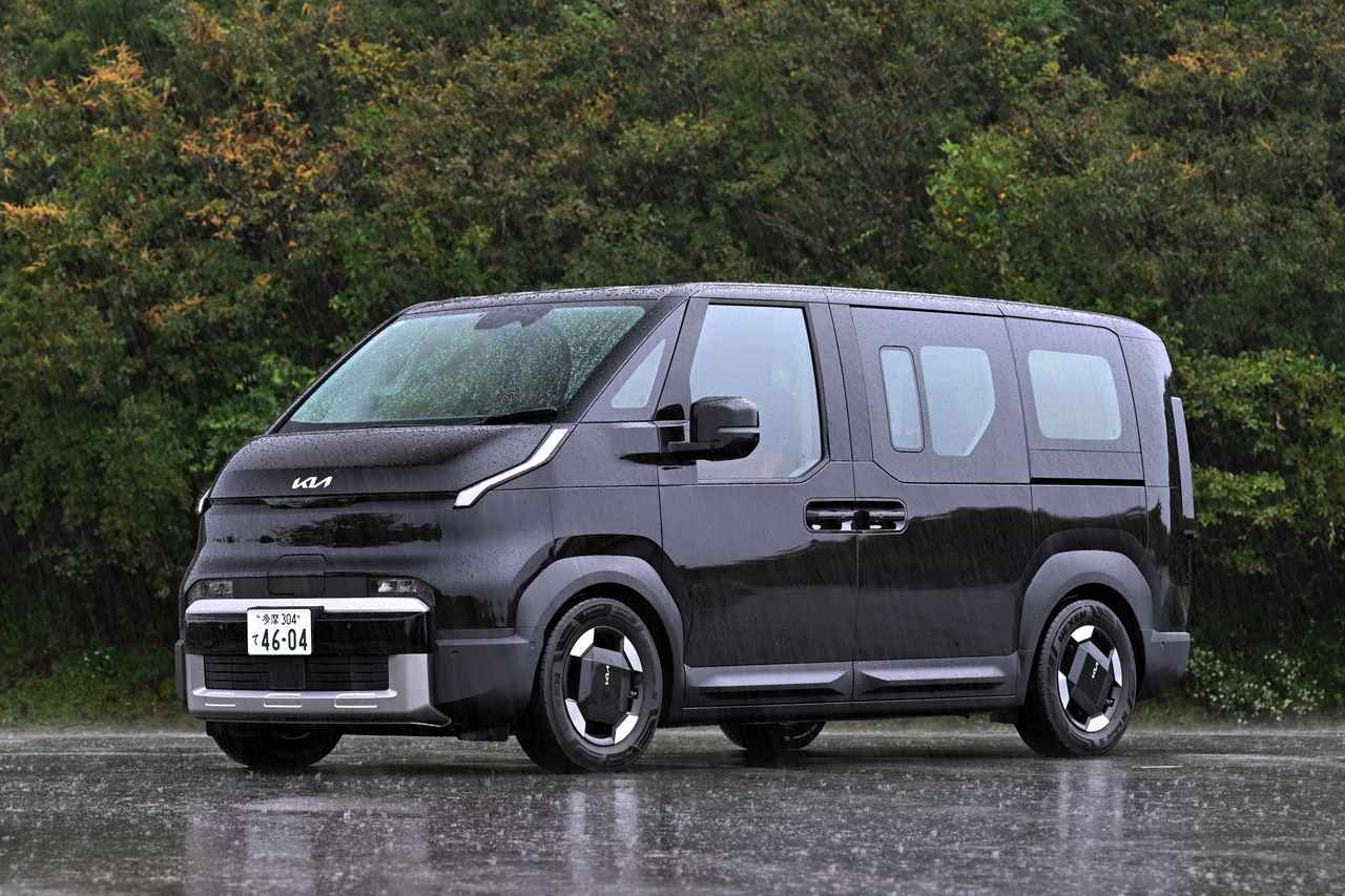 画像: 試乗したのは最上級モデル「PV5 パッセンジャー プラス」。ボディカラーはオーロラブラックパール(メーカーオプション)で、前席パワーシートやベンチレーションなどが付いたコンフォートパッケージが装着されていた。