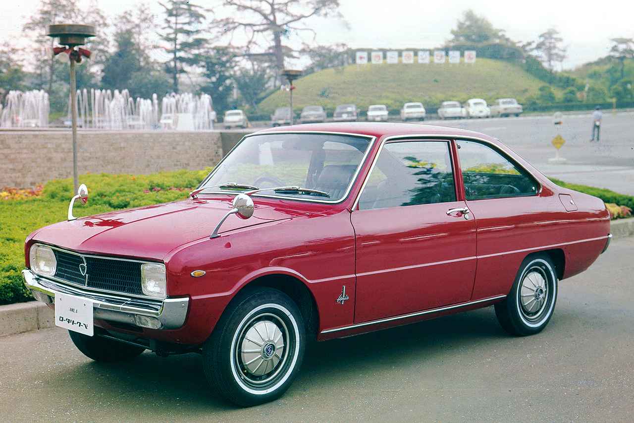画像: 細部の意匠は異なるが、「RX85」ほぼそのままのスタイリングで登場した、ファミリア ロータリークーペ。