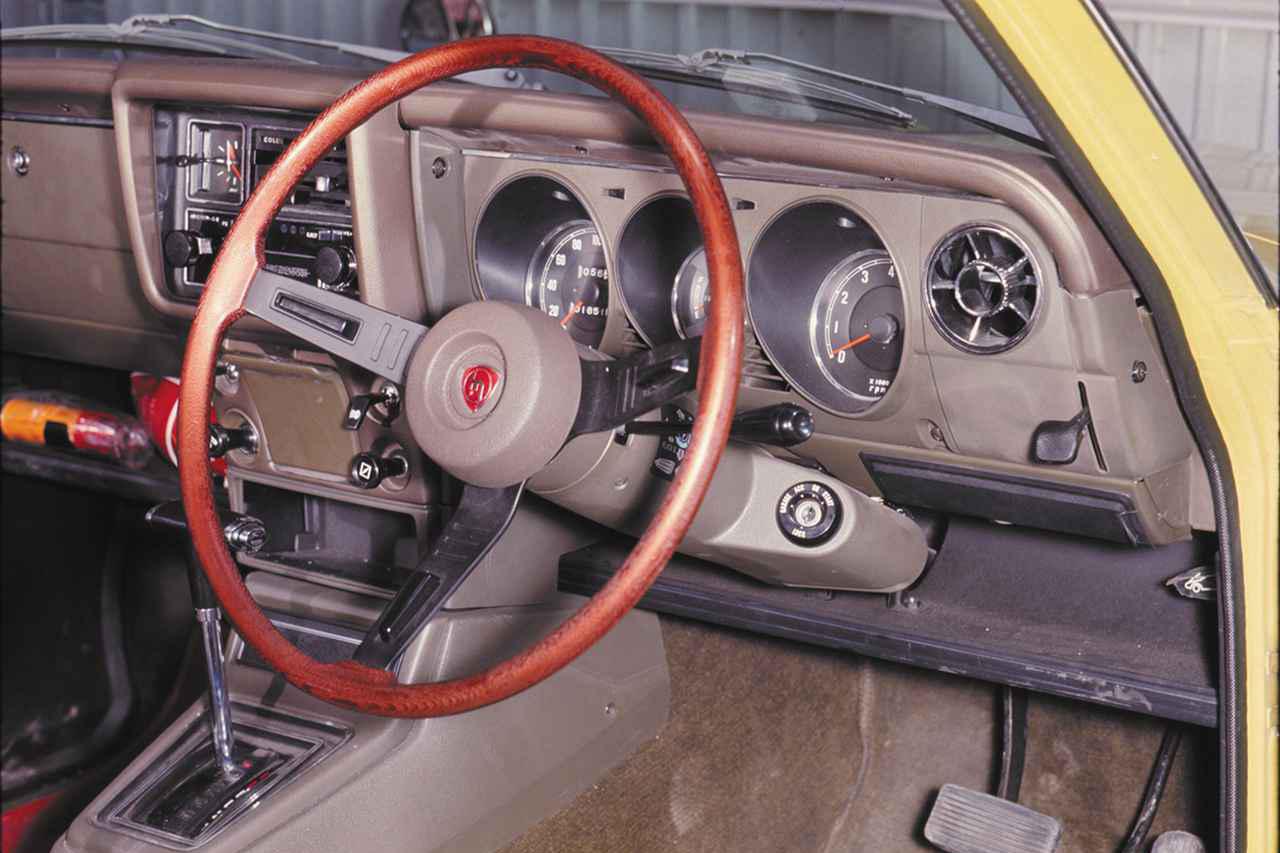 画像: ロータリーエンジンの滑らかな特性を生かすために設定された3速AT「REマチック」。1971年に登場したロータリー車初のAT仕様で、クラッチ操作なしでも力強い加速を味わえるなど、運転のしやすさとスポーティな走りを両立させていた。