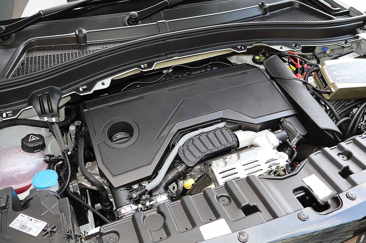 画像: 最近のステランティス車の主流となっている、1.2L 直3ガソリンターボエンジンに電動モーターと6速DCTを組み合わせた48Vマイルドハイブリッドシステムを搭載。