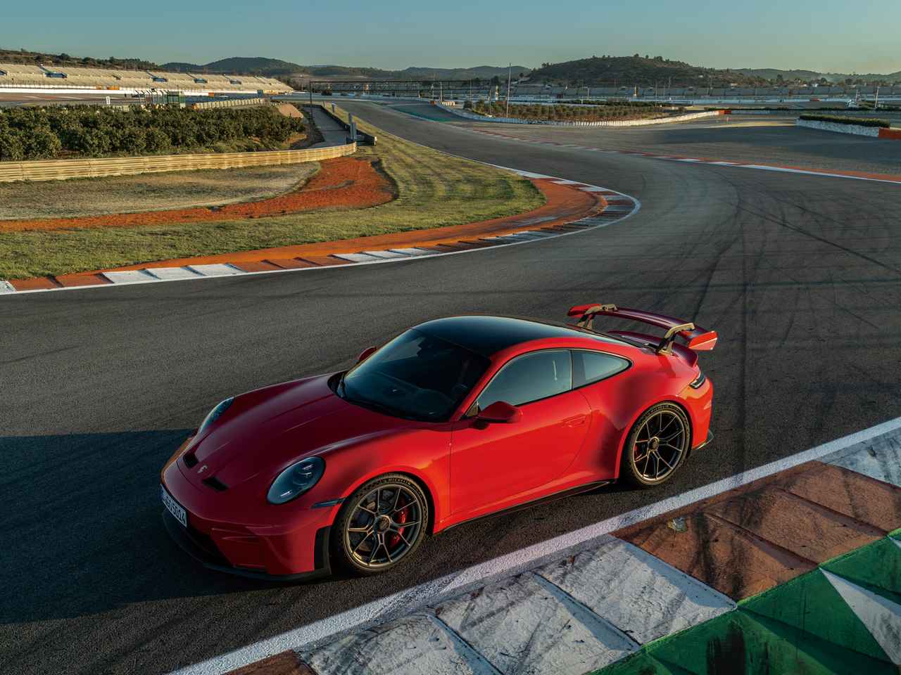 画像: ポルシェ 911 GT3がもたらす自然吸気エンジン+PDKの刺激。ヴァイザッハパッケージとツーリングパッケージの違いとは - Webモーターマガジン