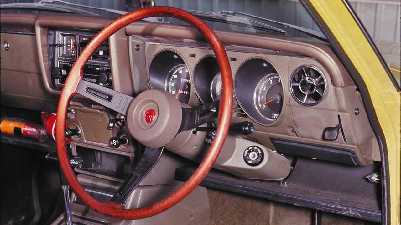 画像: 「えっ…コレが55年前のクルマ?」超音速ジェット機をモチーフにしたデザインが今見ても新鮮! ロータリーエンジン搭載のマツダの名車<カペラ ロータリークーペGS> - Webモーターマガジン