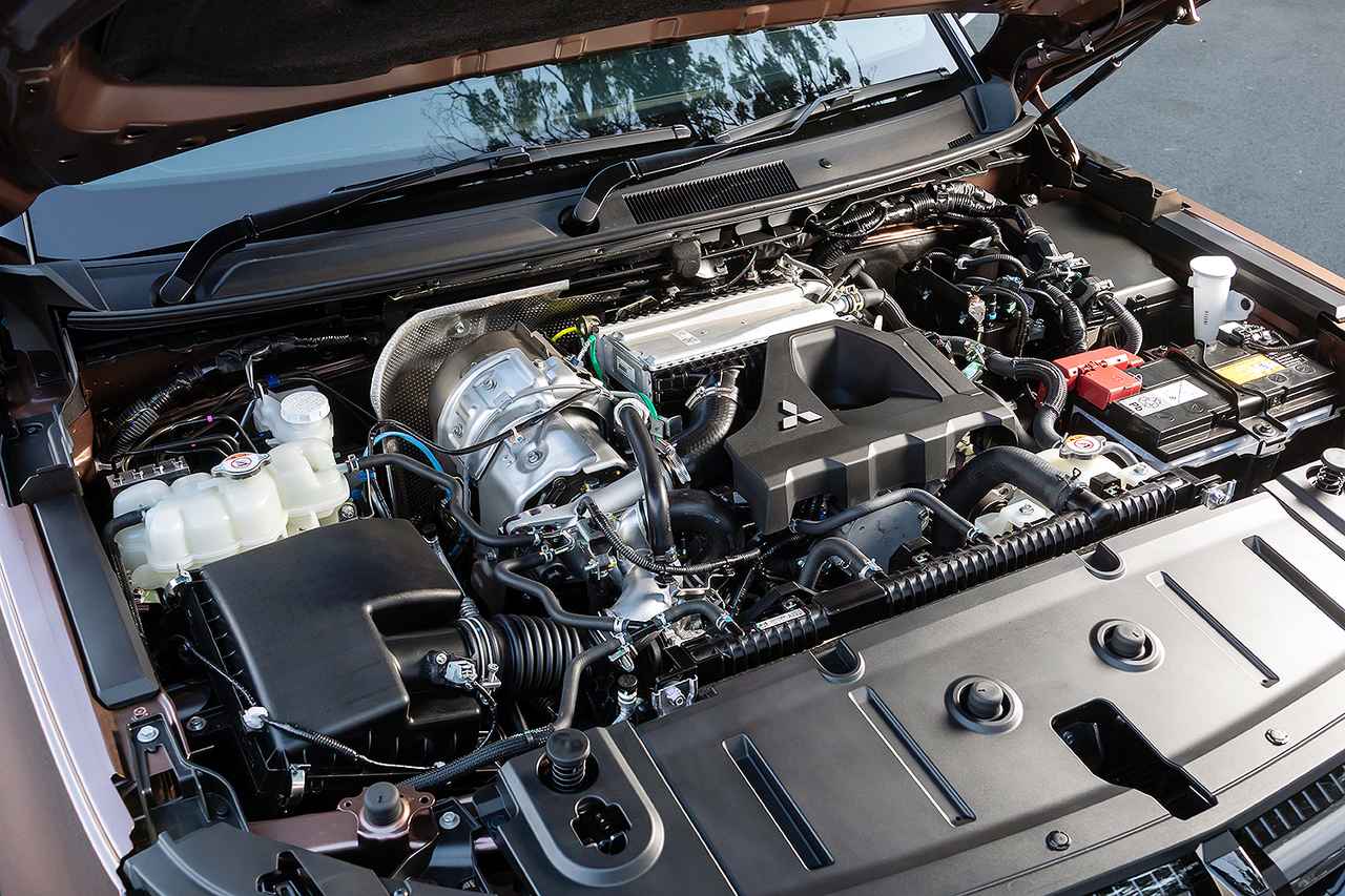 画像: 直4 ディーゼルターボは先代の3.2Lより排気量は小さくなったが、150kW/480Nmというパワースペックは10kWと39Nmアップされている。