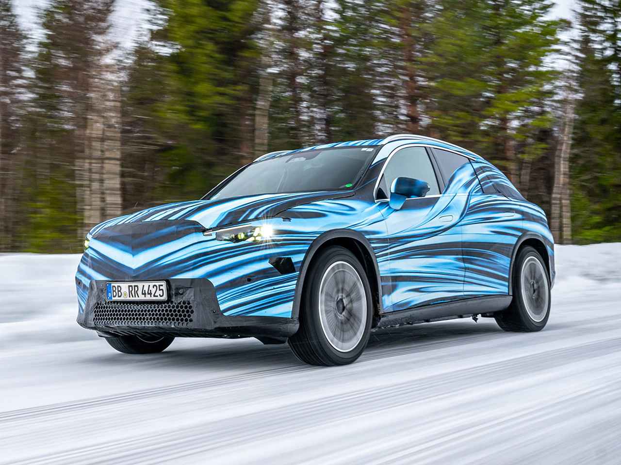 画像: メルセデス・ベンツ新ラインナップ「GLC」BEVが、極寒の地でその実力を存分に発揮! - Webモーターマガジン