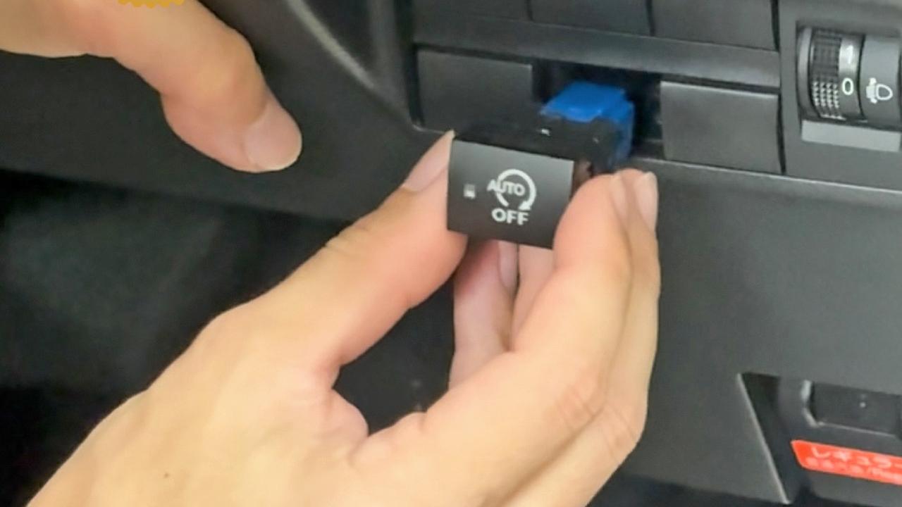 画像: 「アイドリングストップ機能を常時OFF」純正スイッチにスッポリとハマる！ 簡単装着で毎回操作する手間から解放！［クラフトワークス アイドリングストップキャンセラー］ - Webモーターマガジン