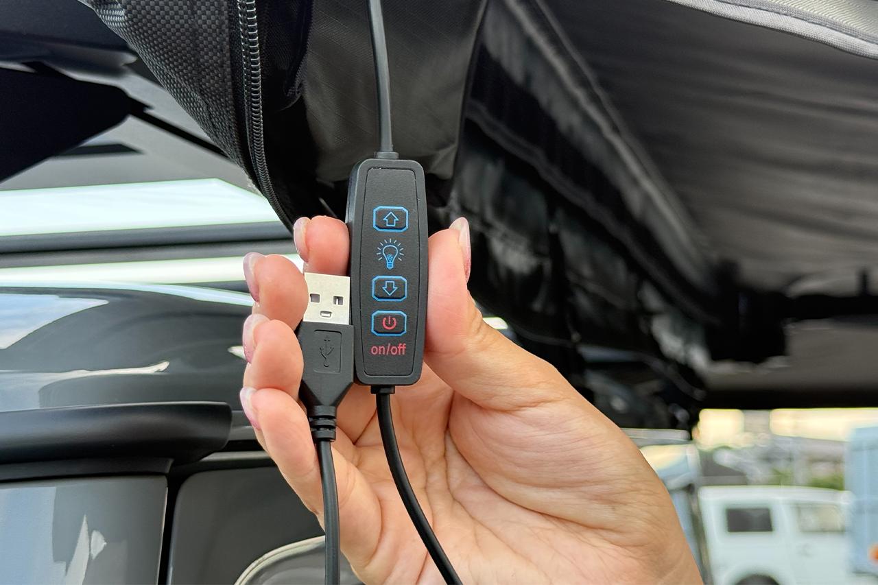 画像: 電源はUSBポートから取るタイプ。明るさの調整も可能だ。