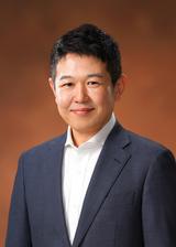 画像: 江川 亮一(えがわ・りょういち) 1997年に日本オラクル株式会社に入社。ITコンサルタントとして大手企業向けウェブシステム構築やERP導入に従事。 その後、日本IBMを経て検索エンジン大手のオートノミー、ファストサーチ&トランスファーにてセールスディレクターとして数々の著名ウェブサイトでの検索・レコメンデーション導入を担当。 2010年、オンライン・メディア企業向けに収益の最大化・ユーザエクスペリエンス向上ソリューションをクラウドで提供するシーセンスの立ち上げに参画。グローバルで7000、日本国内で450を超えるサイトで採用済み。