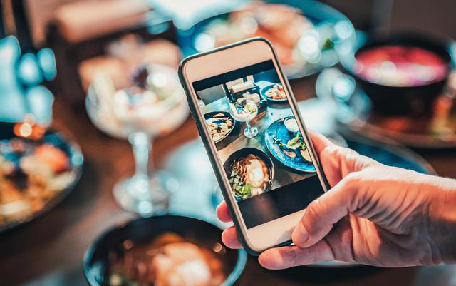 画像: UGCを活用することで、「私の投稿が採用された!」「私のも採用されるかも⁉︎」といった自分ごと化を促すことができる ※写真はイメージです