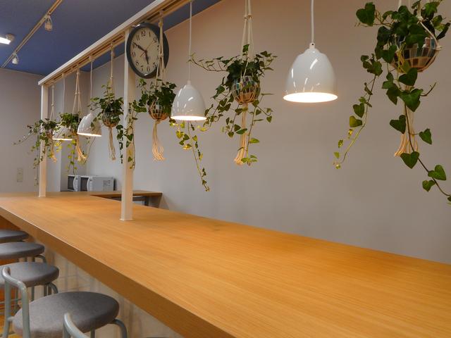 画像1: カフェカウンターのある休憩室!壁はプロジェクター付き!!