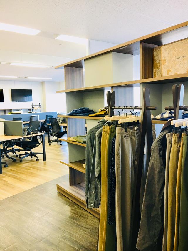画像: R&Bが流れるスタイリッシュな雰囲気の事業所