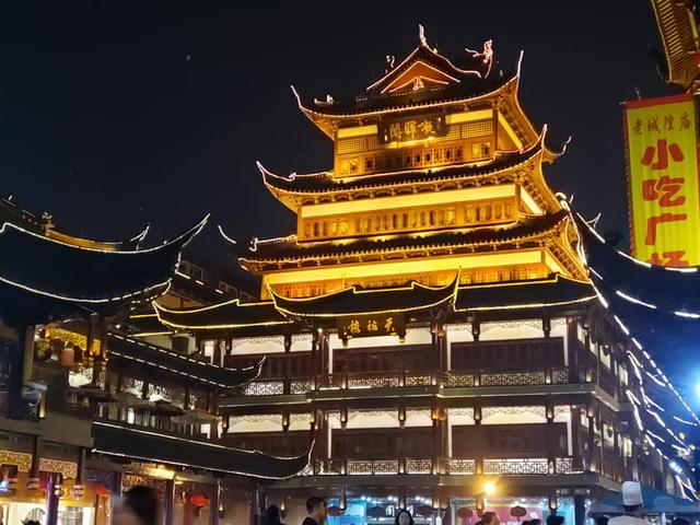 画像1: 夜の豫園(ヨエン・Yuyuan Garden)