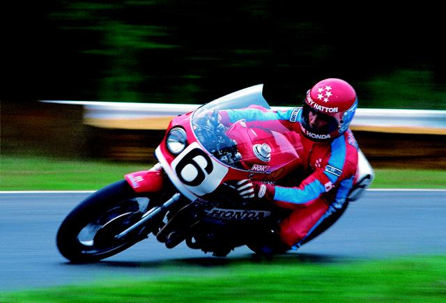 画像: トニー・ハットン(写真)/マイク・コール組のホンダCB900F。197周、平均時速147.73km/hを記録し、ホンダ勢の大勝利を飾りました。 オートバイ/モーターマガジン社