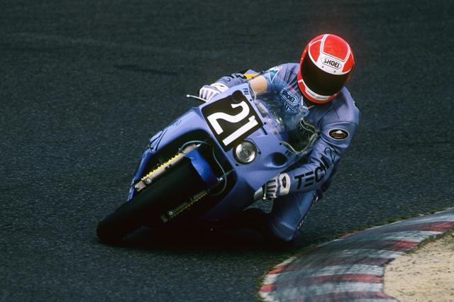 画像: 1985年にケニー・ロバーツと平忠彦のペアで鈴鹿8耐に本格復帰したヤマハ。世界ロードレースGPで怪我をした平が急きょ監督にまわり、マーチン・ウイマーとケビン・マギーのライディングにより、3年目にして鈴鹿8耐初優勝を飾る。 www.suzukacircuit.jp