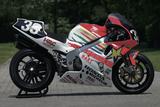 画像: リアスイングアームは、長年ホンダワークス耐久レーサーでおなじみのプロアーム(片持ち式)を採用。ホイールは前後マルケジーニ製を装着していた。 オートバイ/モーターマガジン社