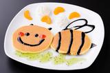 画像: ぶんぶんのスマイルパンケーキ 650円