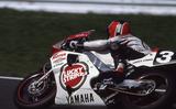 画像: ラッキーストライクカラーのヤマハYZF750に乗るレイニー。この年は決勝日に15万3,000人の観衆が鈴鹿サーキットに詰め掛け、鈴鹿8耐は当時世界最大規模のモーターサイクルイベントとなりました。 www.suzukacircuit.jp