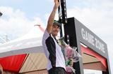 画像: 彼の抜群のファンサービスぶりは、2016年の鈴鹿8耐のパドックやステージでも発揮されました。 www.suzukacircuit.jp