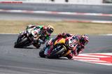 画像: 僚友ニッキー・ヘイデンの突然の死により、Red Bull Honda World Superbike Teamの唯一のライダーとしてホンダCBR1000RRを走らせるS.ブラドル。昨年の鈴鹿8耐でリタイアに終わったニッキーの代わりに、リベンジを果たすことができるか・・・注目しましょう。 www.honda.co.jp